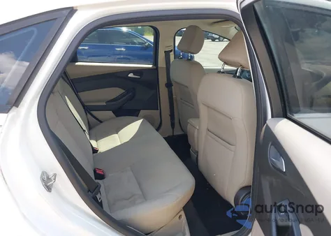 2015 Ford Focus Se z USA, uszkodzony, nr VIN 1FADP3F25FL381297